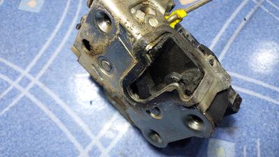 Замок двери передней левой L RENAULT Duster 805033784R
