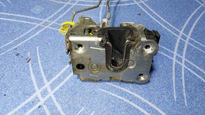 Замок двери задней левой L RENAULT Duster 825036794R