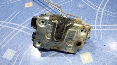 Замок двери задней правой R RENAULT Duster 825024218R