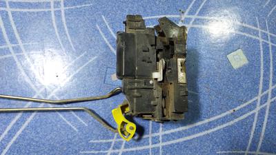 Замок двери задней правой R RENAULT Duster 825024218R