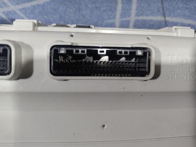 Щиток приборов МКПП G8 TOYOTA Hilux 83800-FBJ72