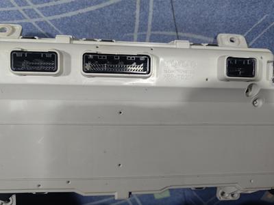 Щиток приборов МКПП G8 TOYOTA Hilux 83800-FBJ72