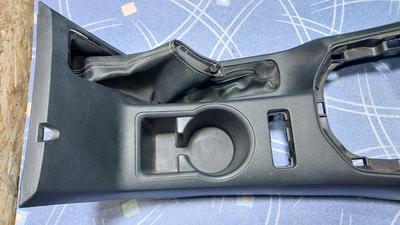 Консоль салона центральная МКПП G8 TOYOTA Hilux 58804-KK130-C1