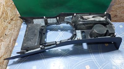 Консоль салона центральная МКПП G8 TOYOTA Hilux 58804-KK130-C1