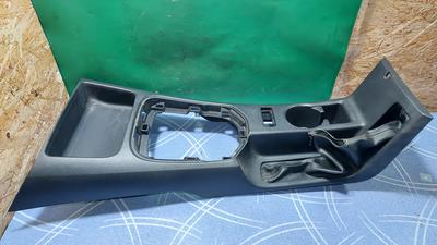 Консоль салона центральная МКПП G8 TOYOTA Hilux 58804-KK130-C1