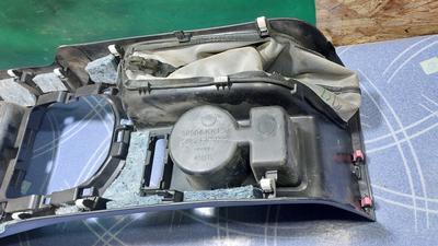 Консоль салона центральная МКПП G8 TOYOTA Hilux 58804-KK130-C1