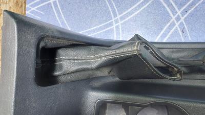 Консоль салона центральная МКПП G8 TOYOTA Hilux 58804-KK130-C1