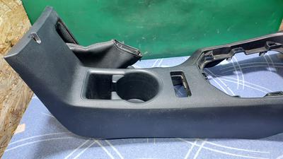 Консоль салона центральная МКПП G8 TOYOTA Hilux 58804-KK130-C1