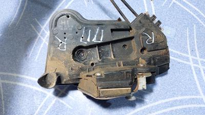 Замок двери передней правой G8 TOYOTA Hilux 69030-02600