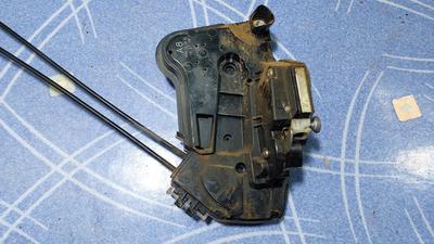 Замок двери передней левой L G8 TOYOTA Hilux 69040-02450