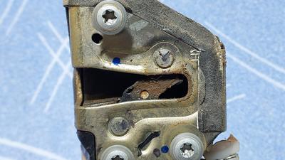 Замок двери передней правой G8 TOYOTA Hilux 69030-02600