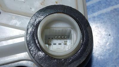 Замок двери передней левой L G8 TOYOTA Hilux 69040-02450