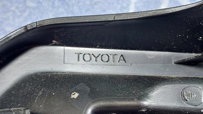 Заглушка переднего бампера правая G8 TOYOTA Hilux 52127-0K850