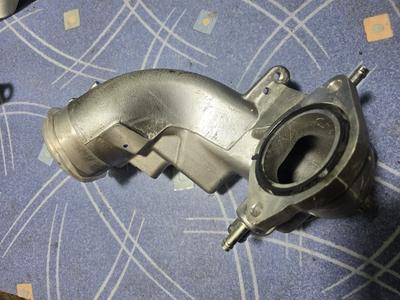 Патрубок турбины впускной G8 TOYOTA Hilux 17203-0E010