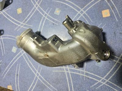 Патрубок турбины впускной G8 TOYOTA Hilux 17203-0E010