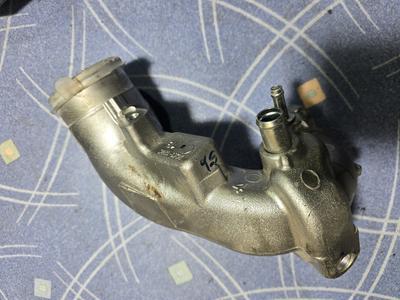 Патрубок турбины впускной G8 TOYOTA Hilux 17203-0E010