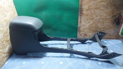 Подлокотник центральный G7 TOYOTA Hilux 58810-0K141-B1